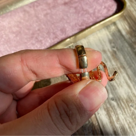 Woman’s Gold ring snake diamonds elastic band - Picture 3 of 12